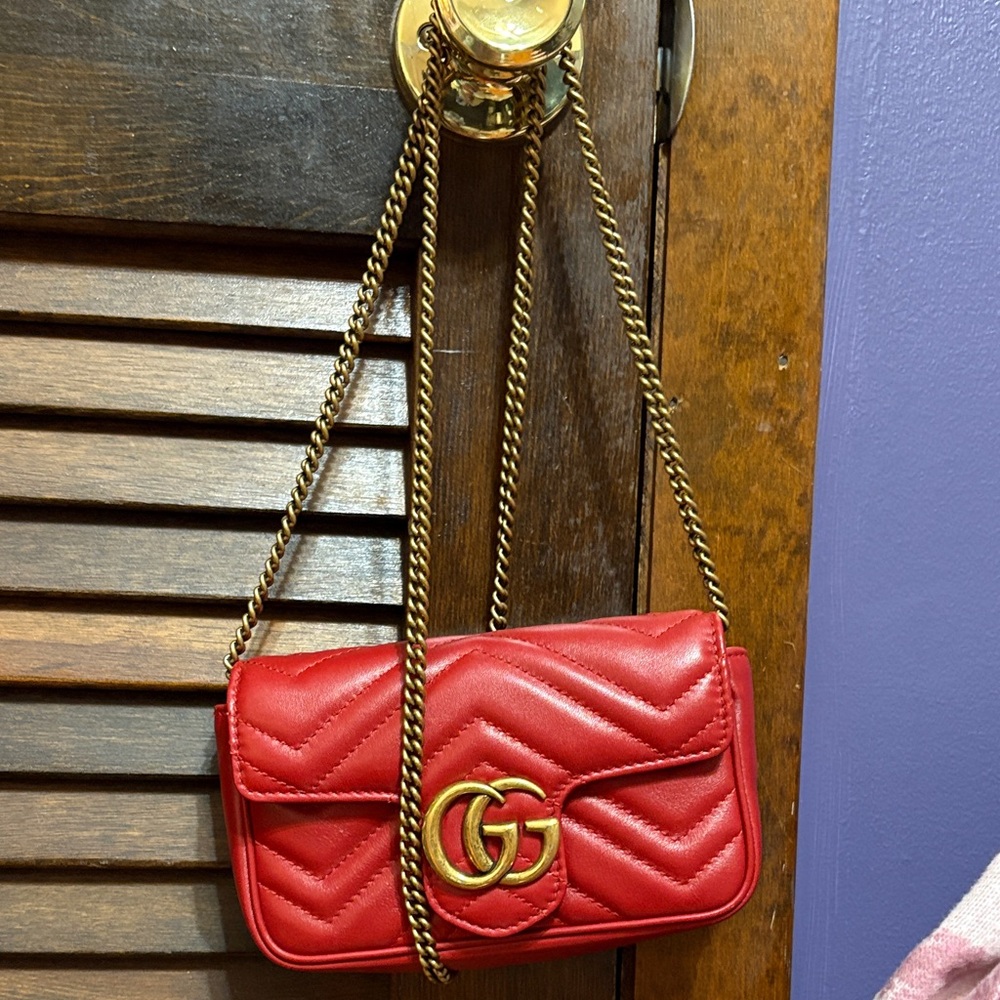 Gucci GG super mini in red